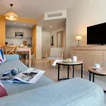 朱莉娅奥古斯塔皮尔住宅尊贵假日公寓 公寓式酒店 4*