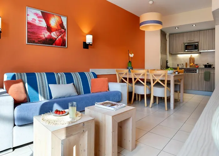 מלון דירות Pierre & Premium Julia Augusta 4*