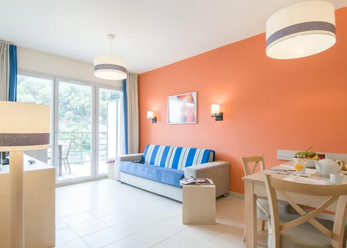 Pierre & Premium Julia Augusta 4* רוקברון-קאפ-מרט